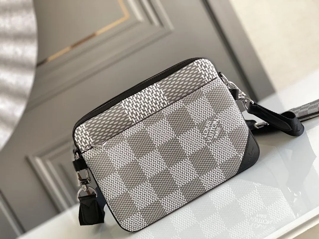 Louis Vuitton Trio Messenger Damier Graphite Plaster Louis Vuitton Trio Messenger Damier Graphite Plaster