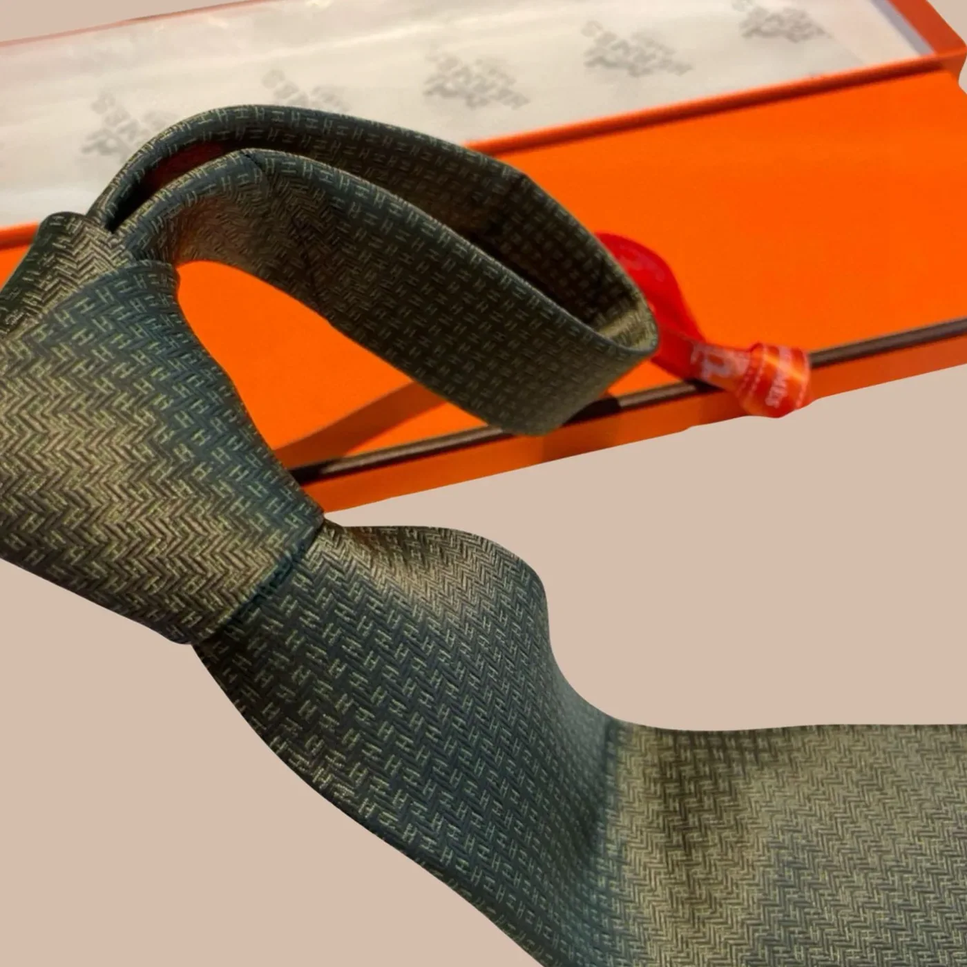 Hermes Elegent Green Silk Tie Hermes Elegent Green Silk Tie