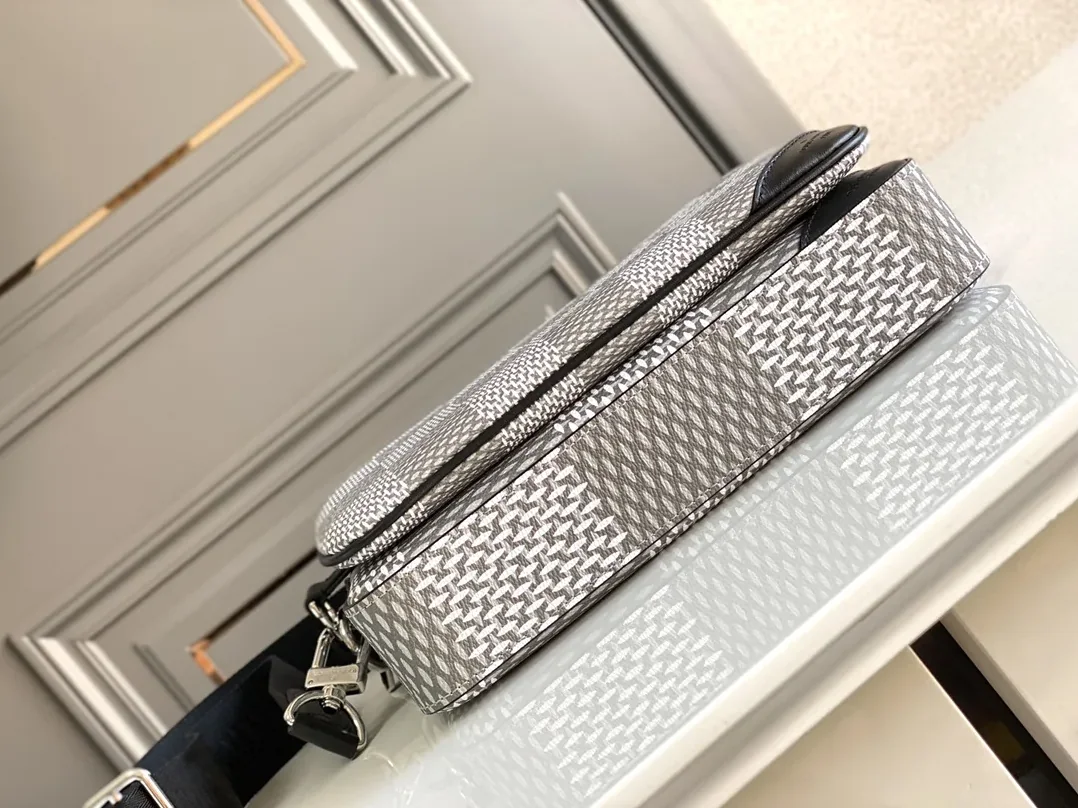 Louis Vuitton Trio Messenger Damier Graphite Plaster Louis Vuitton Trio Messenger Damier Graphite Plaster
