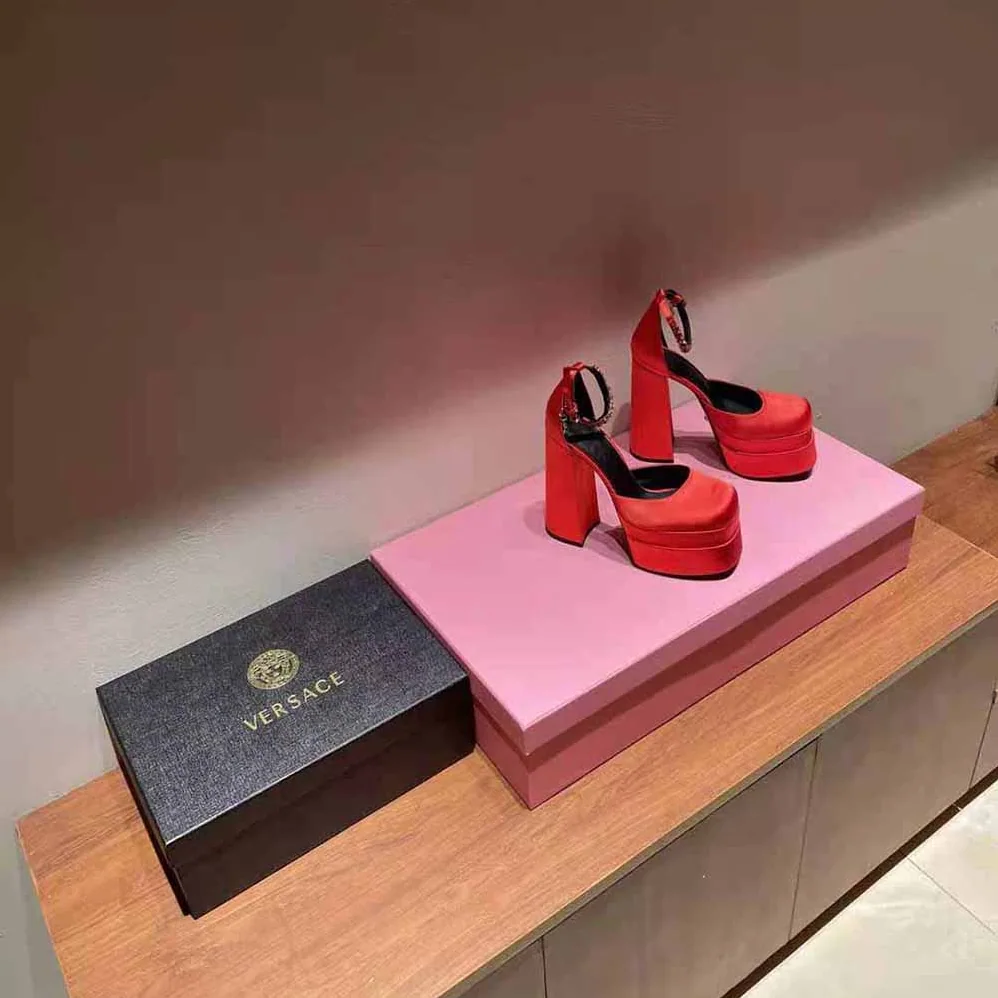 Versace Medusa Aevitas Platform Pumps for Women in Red Versace Medusa Aevitas Platform Pumps for Women in Red