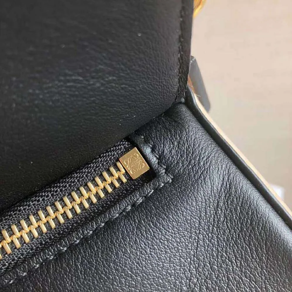 Loewe Puzzle Bag Amber for Women in Light Oat Loewe Puzzle Bag Amber for Women in Light Oat