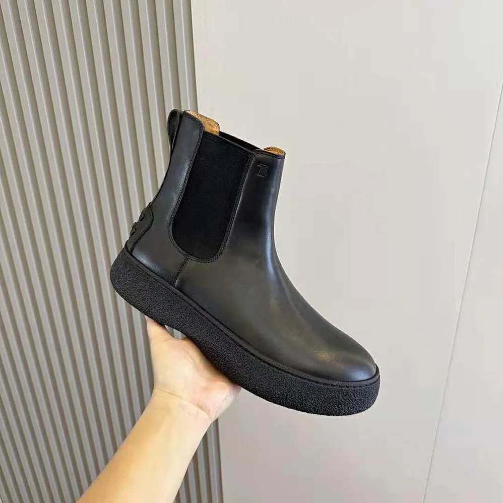 Tod's W. G. Chelsea Boots in Leather for Men in Black Tod's W. G. Chelsea Boots in Leather for Men in Black
