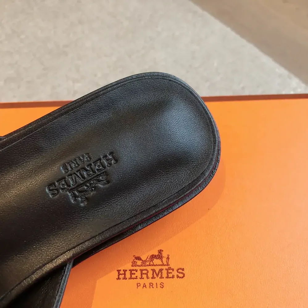 Hermes Isle Sandal in Calfskin Leather-Black H241145Z for Women