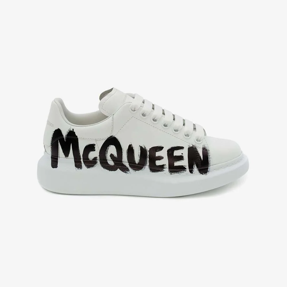 Alexander Mcqueen Online Exclusive Mcqueen Graffiti Oversized Sneaker in White for Unisex in black Alexander Mcqueen Online Exclusive Mcqueen Graffiti Oversized Sneaker in White for Unisex in black