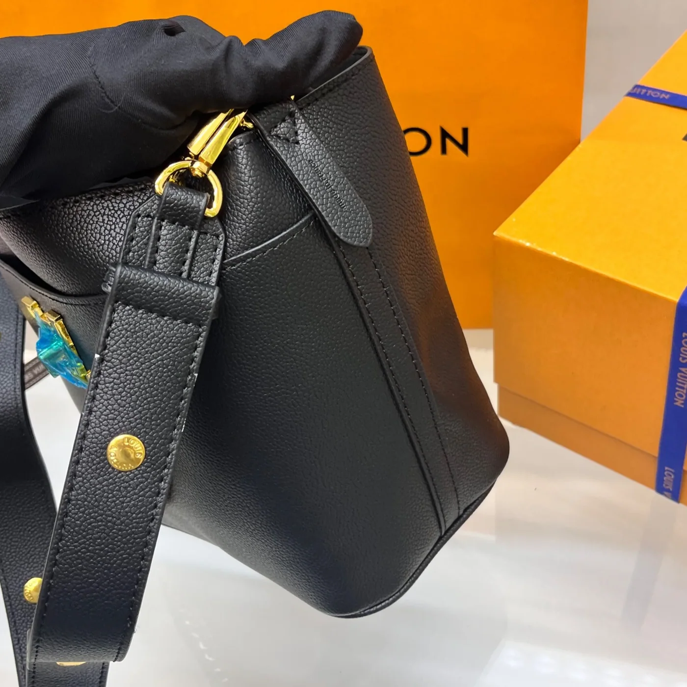 Louis Vuitton Lock And Walk Bag Black - / 8 Inches Louis Vuitton Lock And Walk Bag Black - / 8 Inches