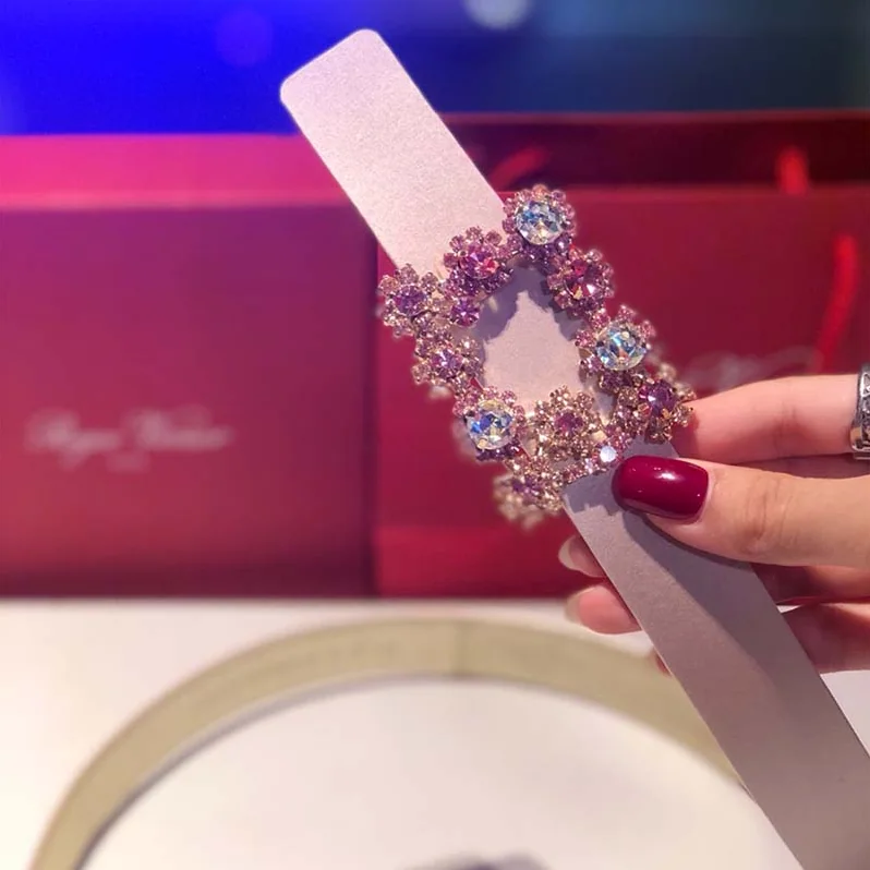 Roger Vivier Wome Flowers Belt in Silk Satin in Sandy