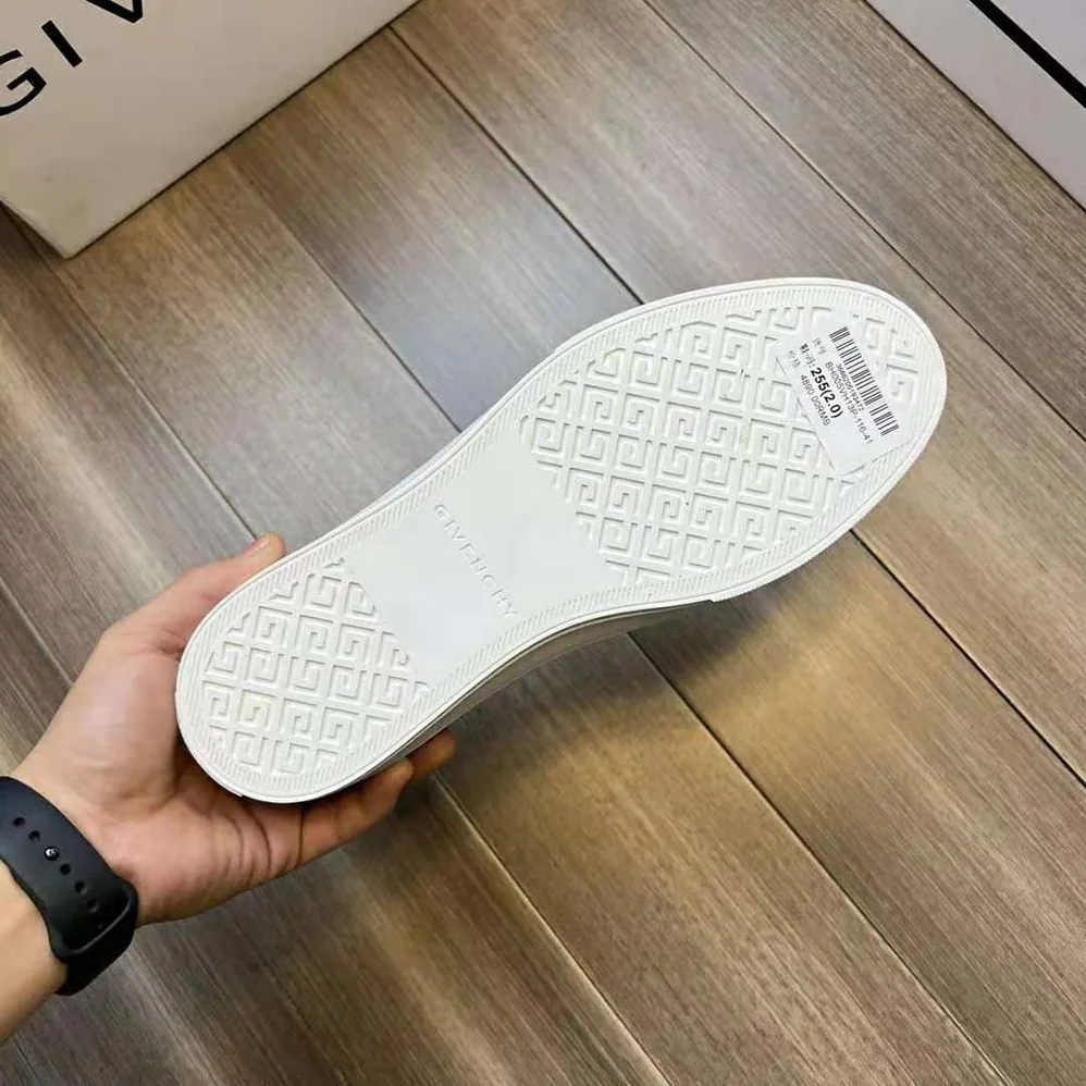 Givenchy Oswald City Sport Sneakers in Leather for Unisex in White