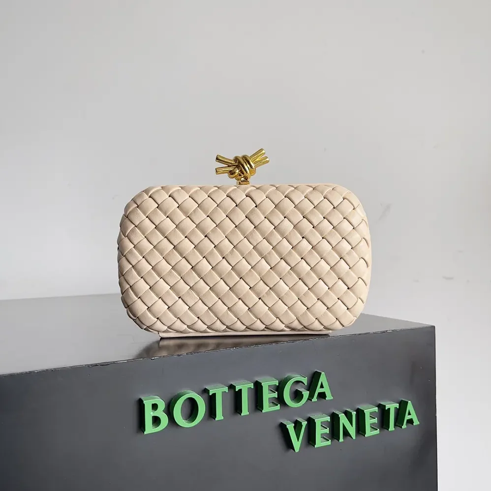 Bottega Veneta Knot Minaudière Clutch in Calfskin Leather for Women in Pink Bottega Veneta Knot Minaudière Clutch in Calfskin Leather for Women in Pink