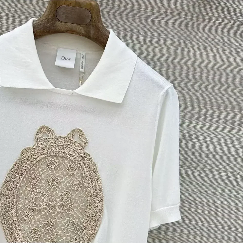 Dior Dioriviera Dior Médaillon Short-Sleeved Sweater Ecru Silk Knit for Women Dior Dioriviera Dior Médaillon Short-Sleeved Sweater Ecru Silk Knit for Women