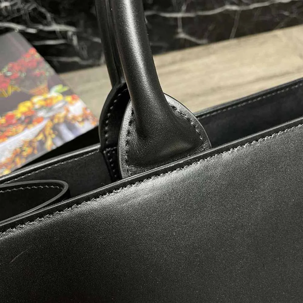 Dolce Gabbana D&G Small Calfskin DG Daily Shopper for Women in Black Dolce Gabbana D&G Small Calfskin DG Daily Shopper for Women in Black