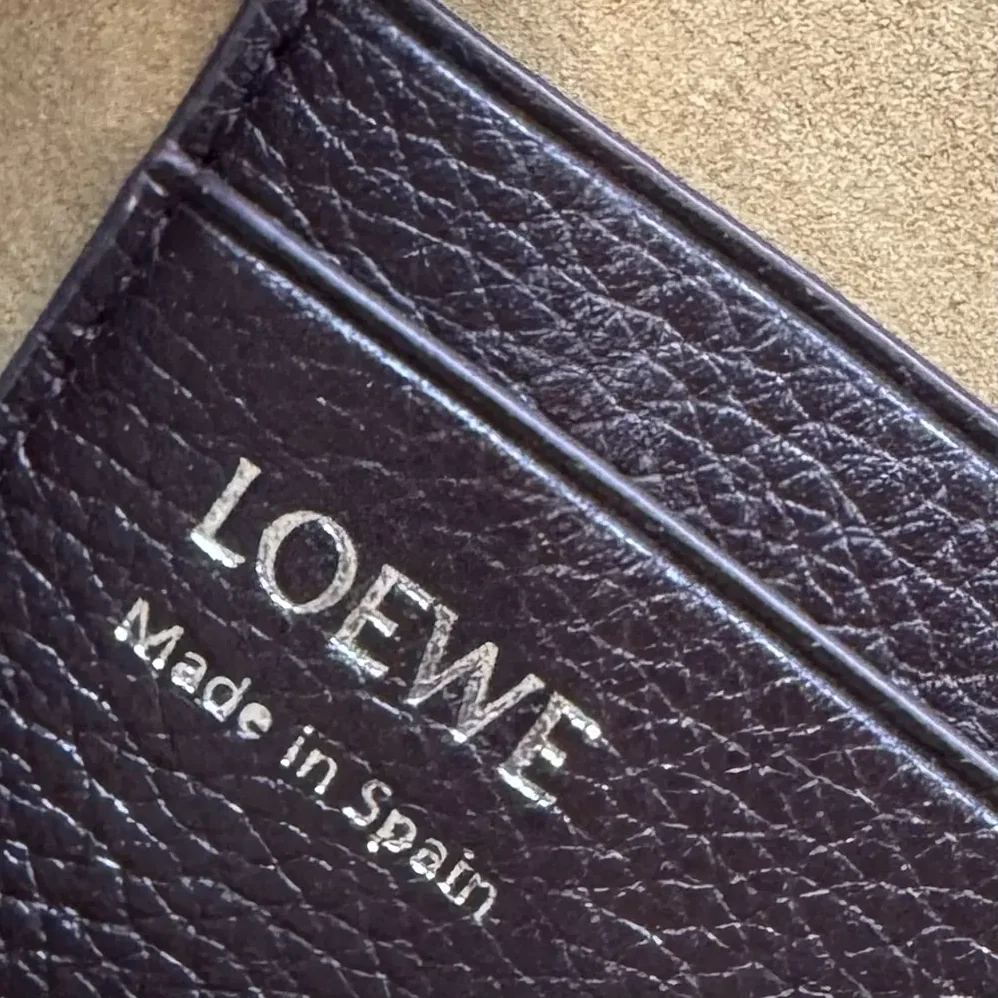 Loewe Small Pebble Messenger Bag in Supple Grained Calfskin for Unisex in Burgundy Loewe Small Pebble Messenger Bag in Supple Grained Calfskin for Unisex in Burgundy