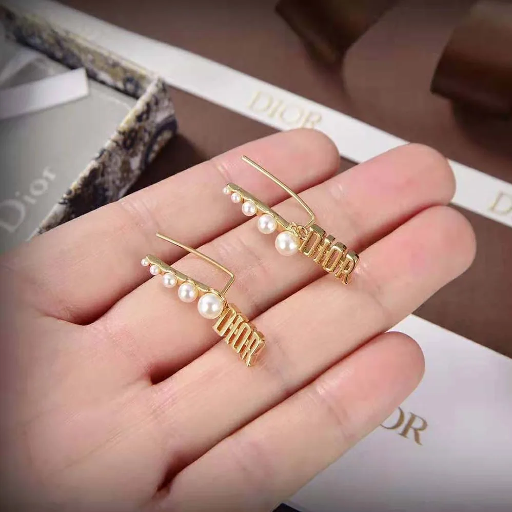Dior Diorevolution Earrings Gold-Finish Metal and White Resin Pearls for Women Dior Diorevolution Earrings Gold-Finish Metal and White Resin Pearls for Women
