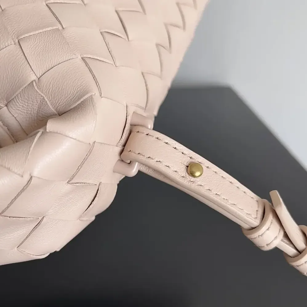Bottega Veneta Mini Hop in Calf Leather for Women in Pink Bottega Veneta Mini Hop in Calf Leather for Women in Pink