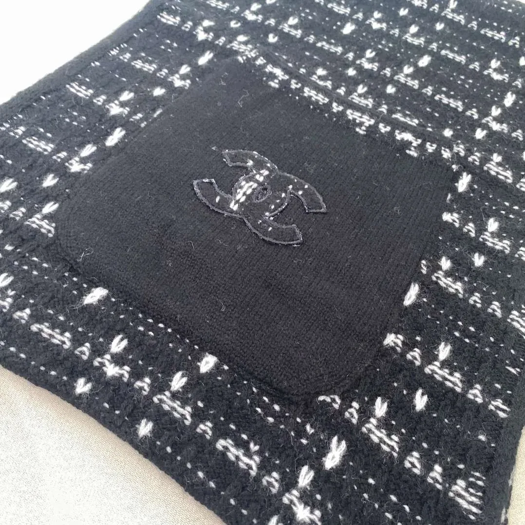 Chanel High in End Cashmere Scarf Black