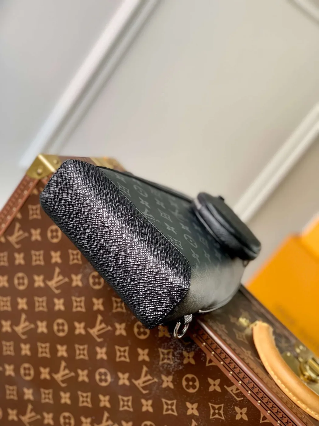 Louis Vuitton Duo Slingbag Black / Louis Vuitton Duo Slingbag Black /