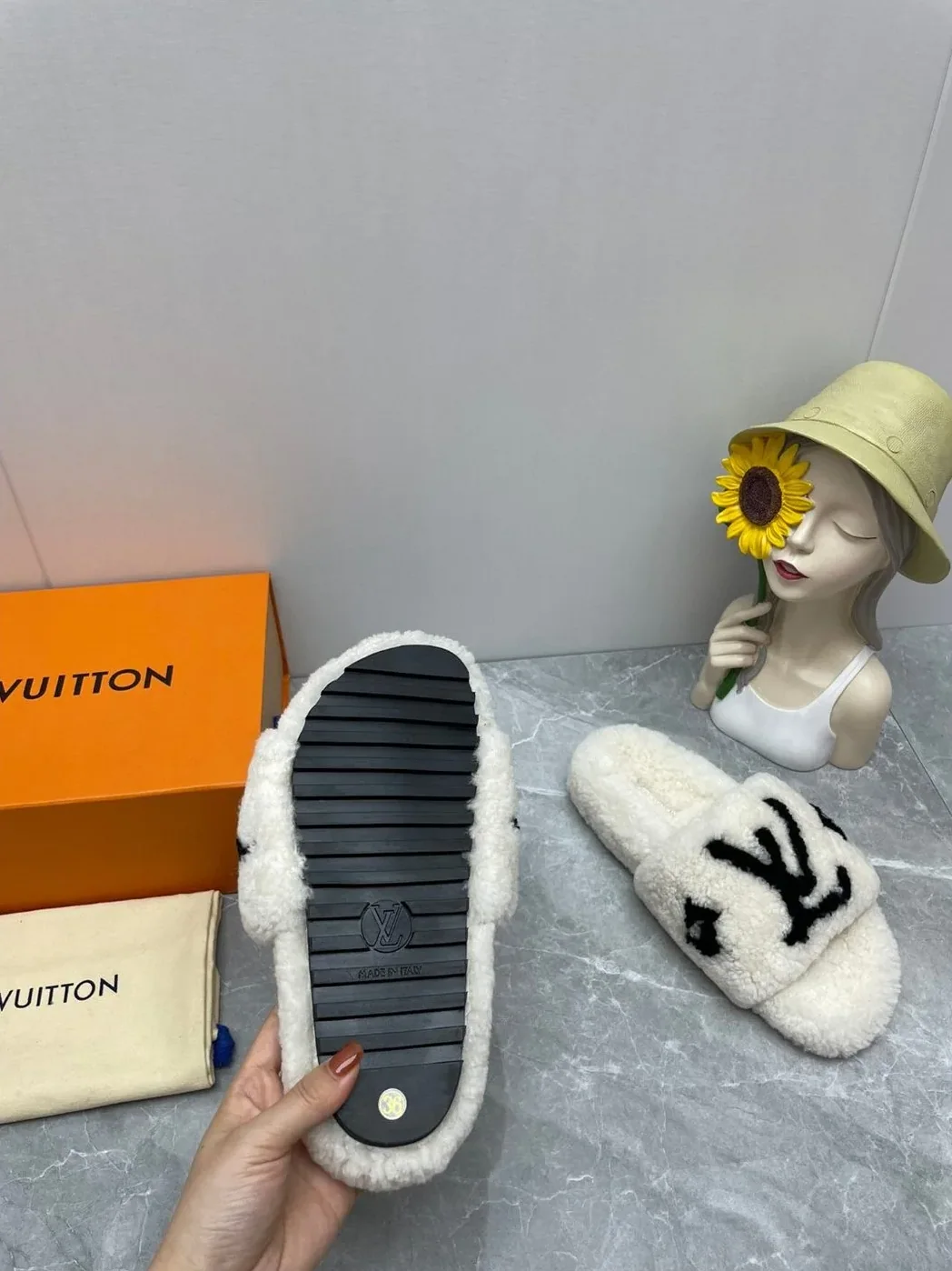 Louis Vuitton Paseo Flat Comfort Mule White Louis Vuitton Paseo Flat Comfort Mule White