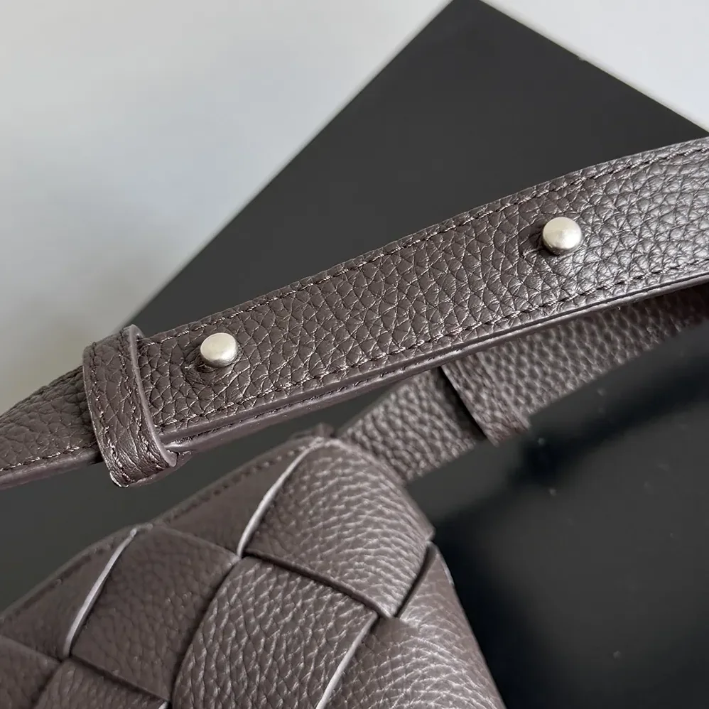Bottega Veneta Diago for Unisex in Bordeaux