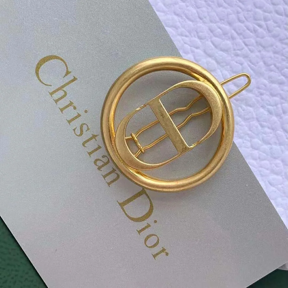 Dior 30 Montaigne Barrette Gold for Women in Finish Metal Dior 30 Montaigne Barrette Gold for Women in Finish Metal