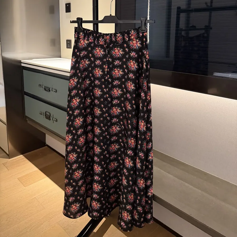 Dolce Gabbana D&G Floral for Women in Print Straight Skirt Dolce Gabbana D&G Floral for Women in Print Straight Skirt