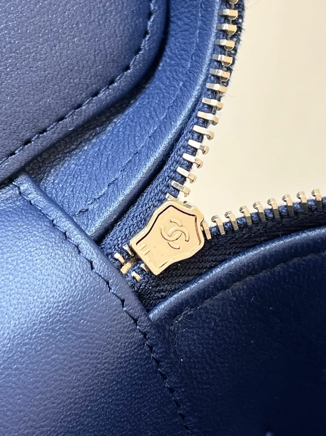 Chanel CC Denim Vanity Bag Dark Blue / Chanel CC Denim Vanity Bag Dark Blue /