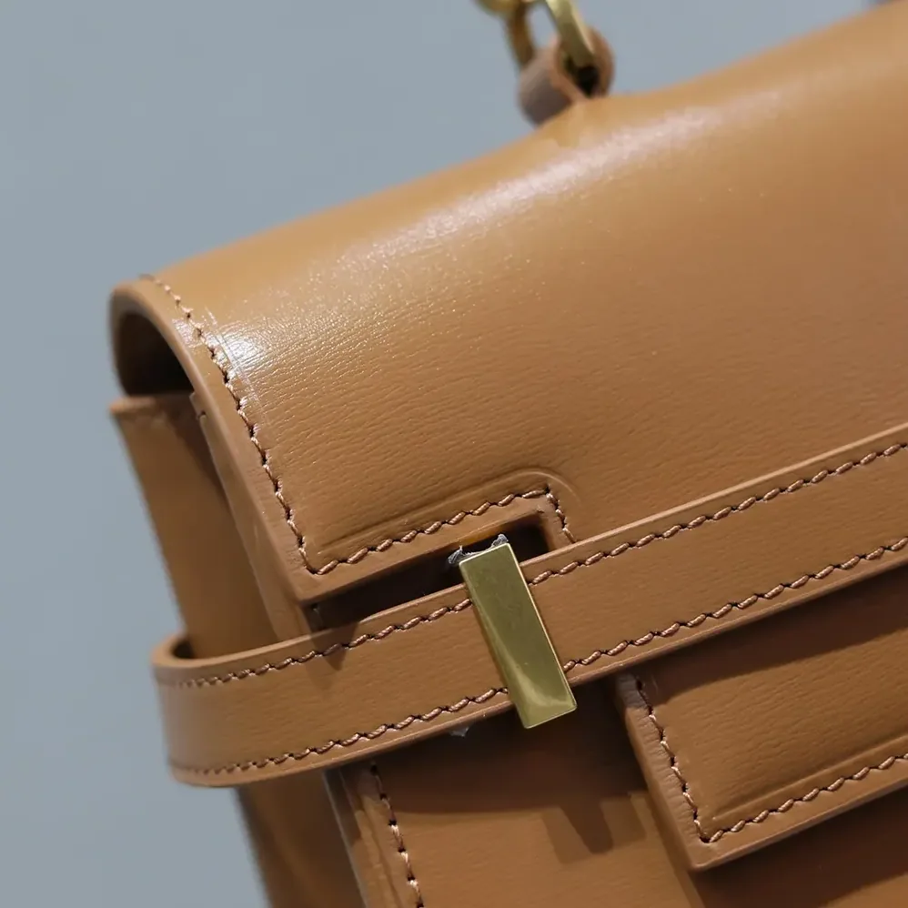 Saint Laurent YSL Manhattan Top-handle in Box Saint Laurent for Women in Brown Saint Laurent YSL Manhattan Top-handle in Box Saint Laurent for Women in Brown