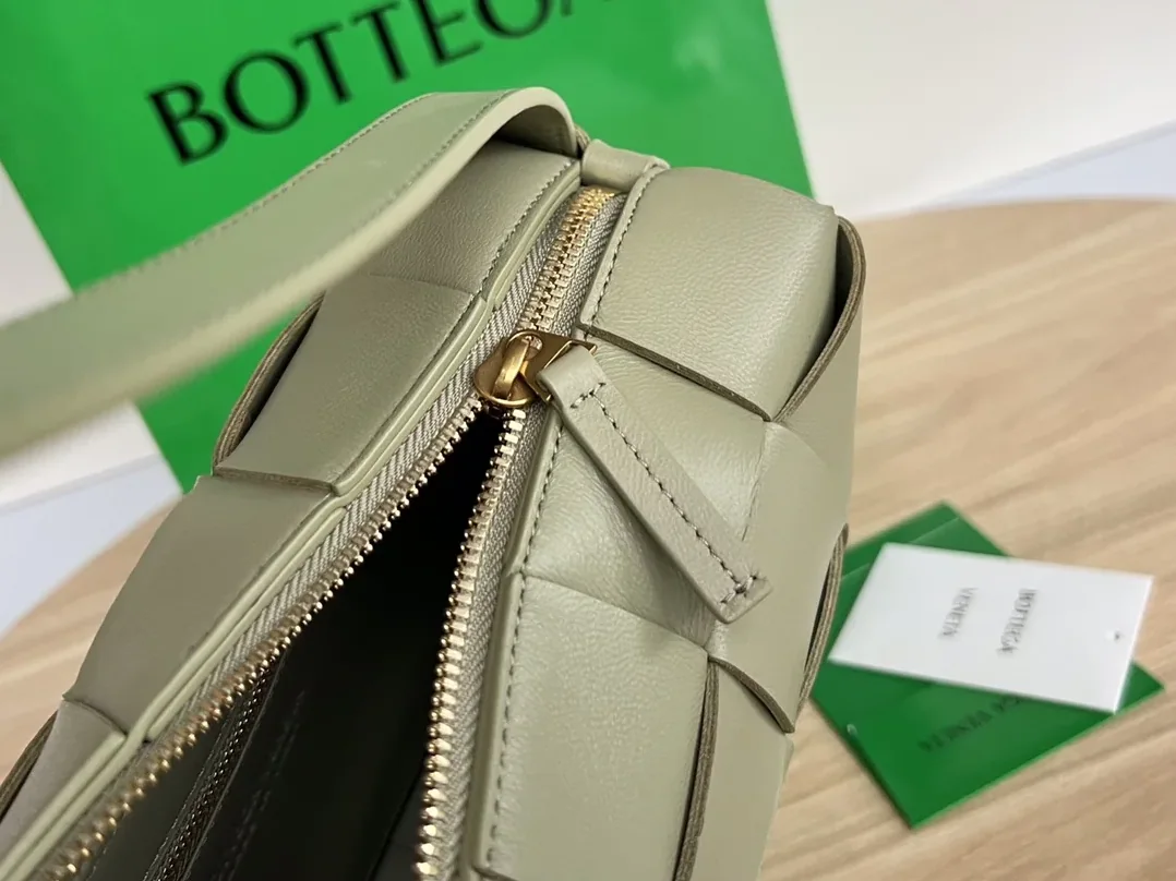 Bottega Veneta Brick Cassette Beige Bottega Veneta Brick Cassette Beige