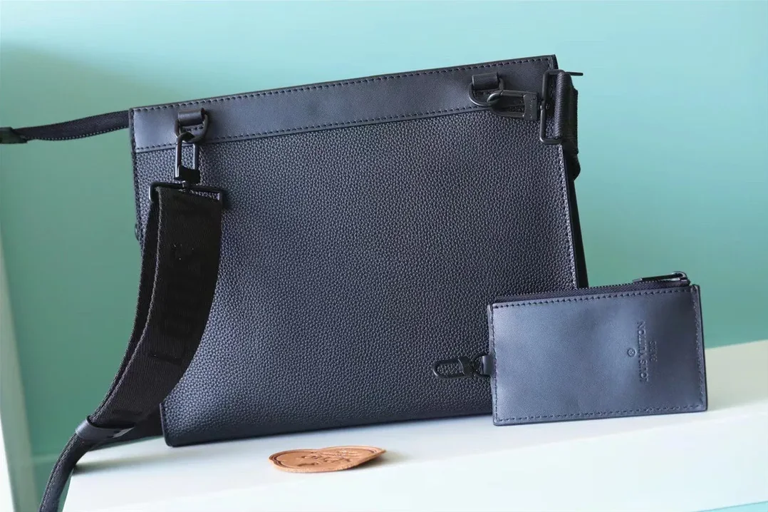 Louis Vuitton Messenger Voyage Aerogram Black