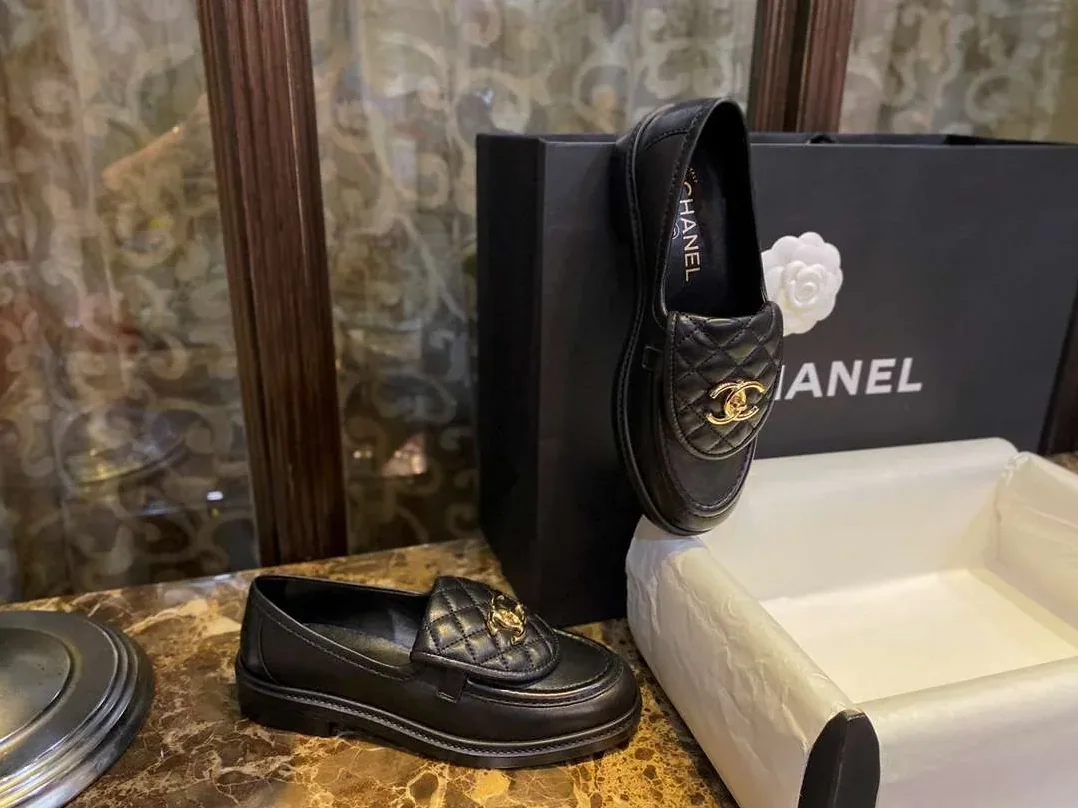 Chanel Tab Loafers Turn-lock Flats Interlocking CC Black Chanel Tab Loafers Turn-lock Flats Interlocking CC Black