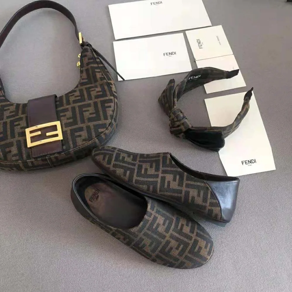 Fendi Signature Brown Fabric Slippers for Unisex Fendi Signature Brown Fabric Slippers for Unisex