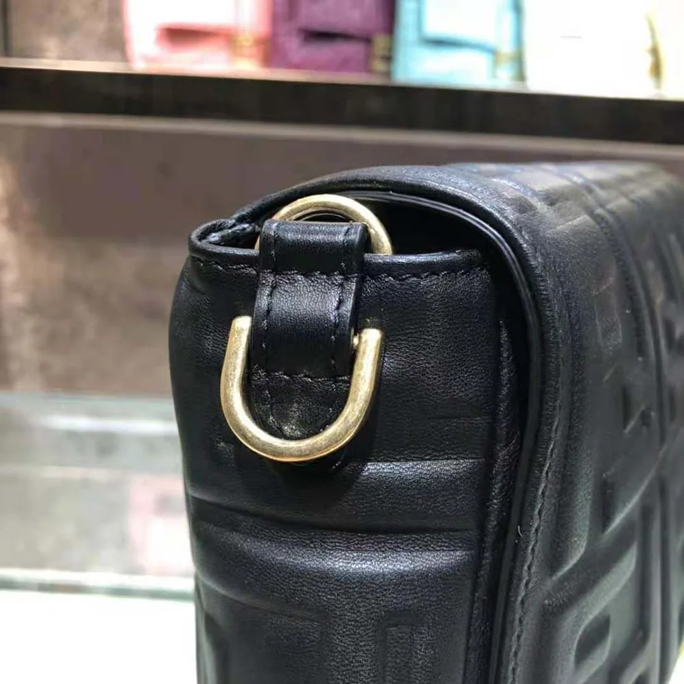 Fendi Iconic Large Baguette Leather Bag for Women in Black Fendi Iconic Large Baguette Leather Bag for Women in Black