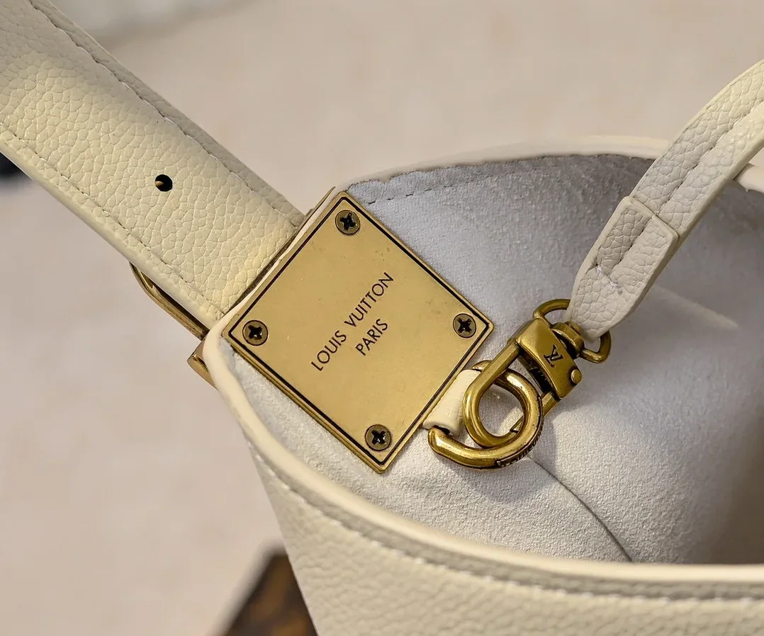 Louis Vuitton Low Key Hobo MM Beige / Louis Vuitton Low Key Hobo MM Beige /