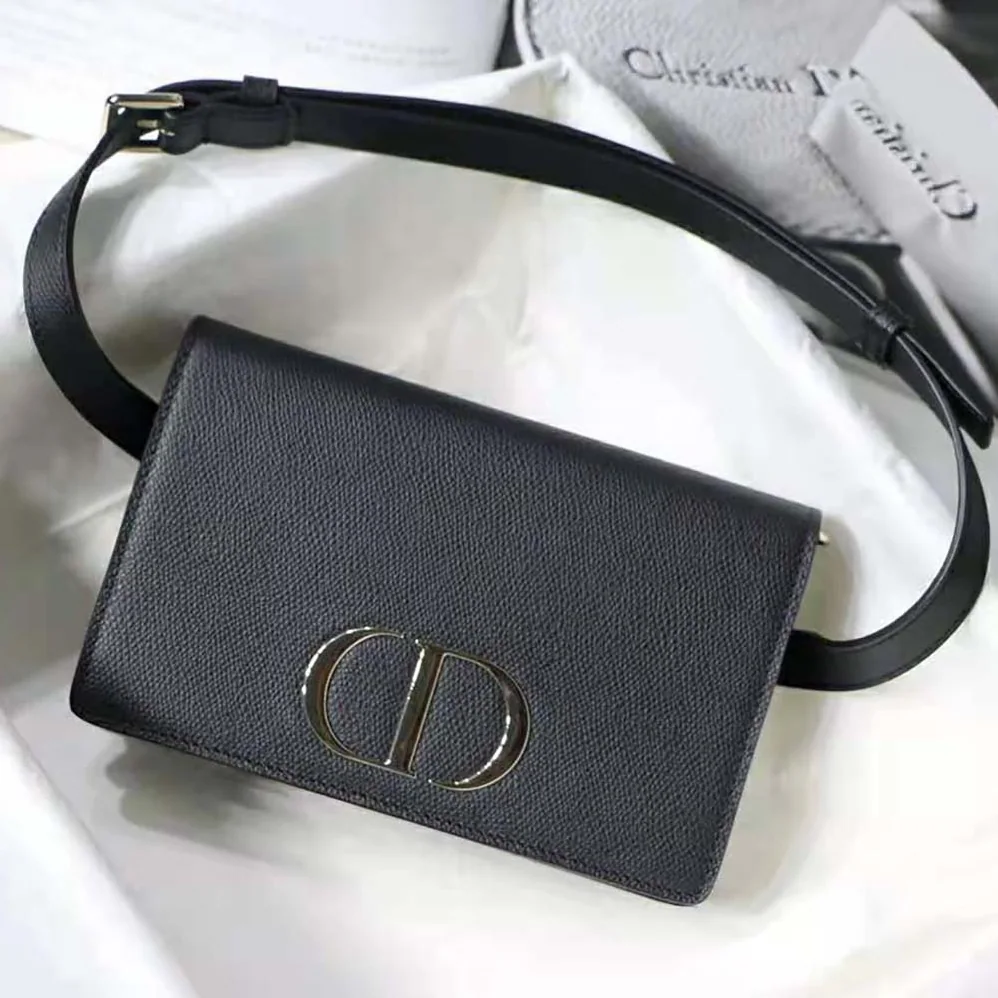 Dior 30 Montaigne 2-in-1 Pouch Stone Grained Calfskin for Women in Black Dior 30 Montaigne 2-in-1 Pouch Stone Grained Calfskin for Women in Black