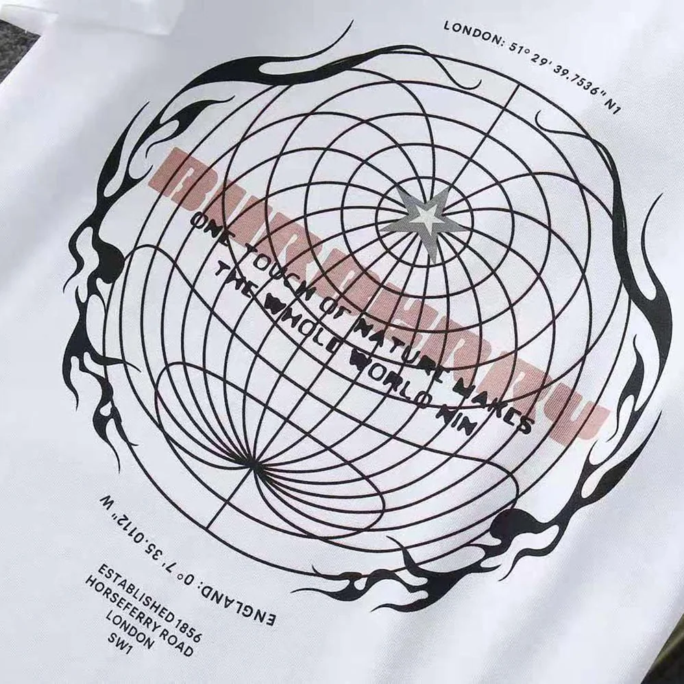 Burberry Globe Graphic Print Cotton Oversized T-shirt for Men in White Burberry Globe Graphic Print Cotton Oversized T-shirt for Men in White