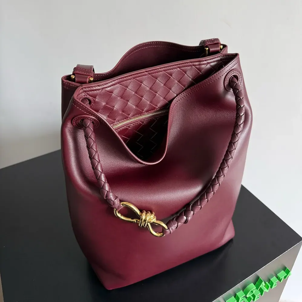 Bottega Veneta Andiamo Bucket in Silky Calf Leather for Women in Maroon