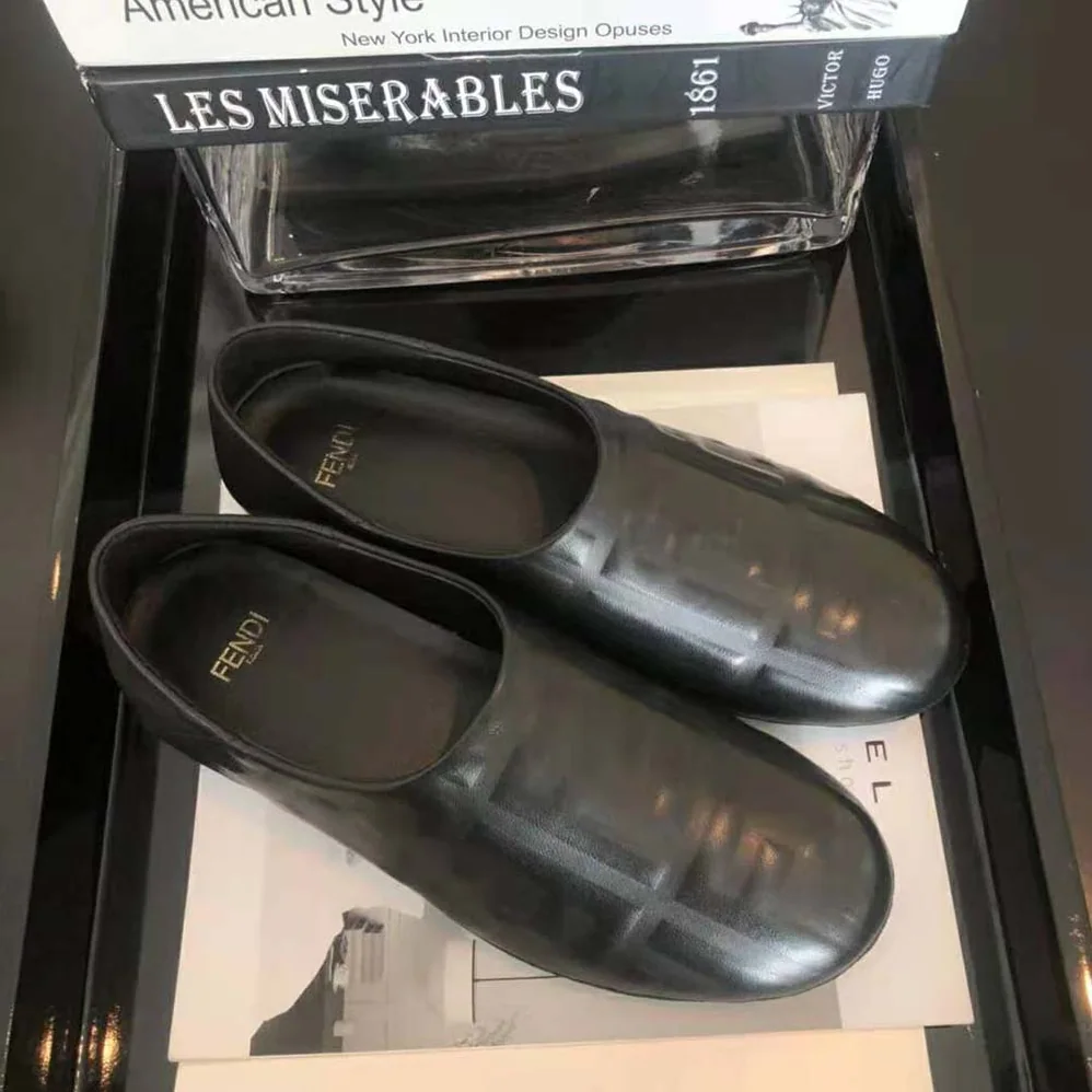 Fendi Signature Black Nappa Leather Slippers for Unisex Fendi Signature Black Nappa Leather Slippers for Unisex