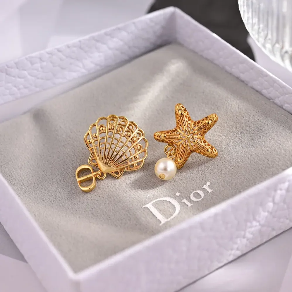 Dior Cabinet de Curiosités Earrings Gold-Finish Metal and White Resin Pearls for Women Dior Cabinet de Curiosités Earrings Gold-Finish Metal and White Resin Pearls for Women