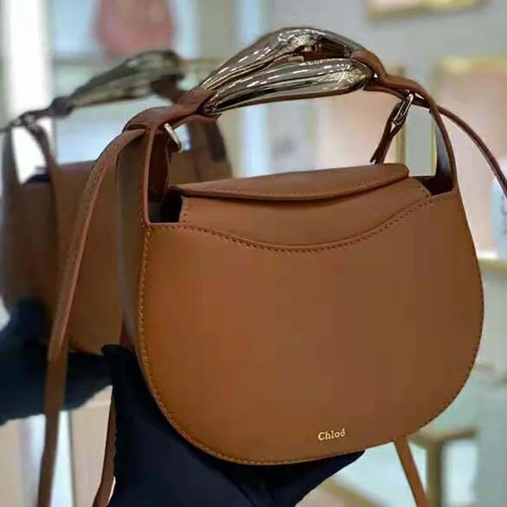 Chloe Kiss Small Purse in Small Grain Calfskin for Women in Brown