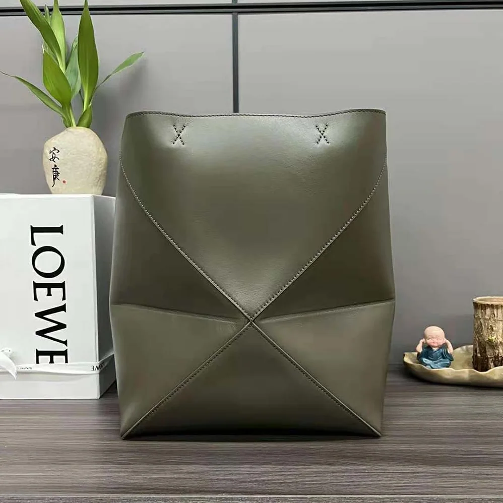 Loewe Puzzle Fold Tote in Shiny Calfskin for Unisex in Green Loewe Puzzle Fold Tote in Shiny Calfskin for Unisex in Green