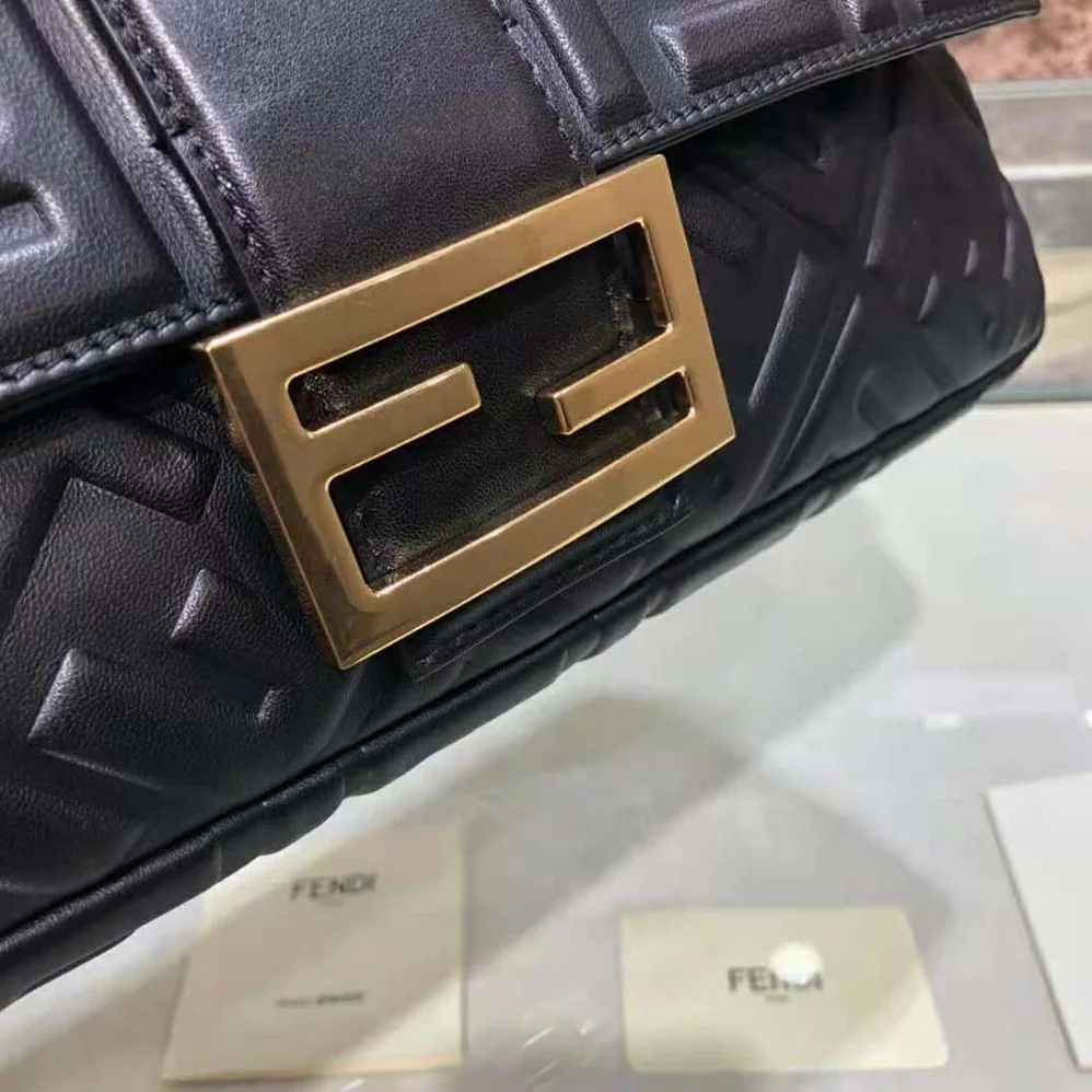 Fendi Iconic Large Baguette Leather Bag for Women in Black Fendi Iconic Large Baguette Leather Bag for Women in Black