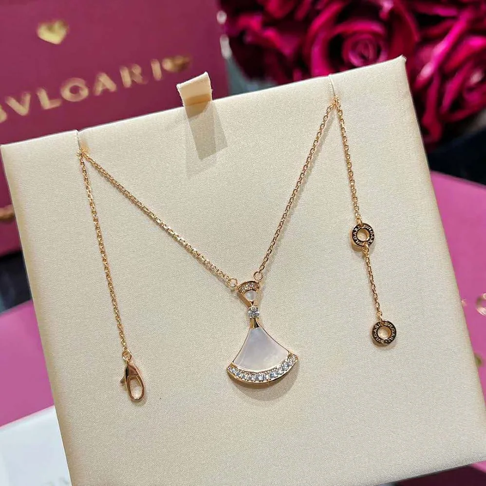 Bvlgari DIVAS' DREAM Necklace in 18 KT Rose Gold with Pendant Set for Women in White