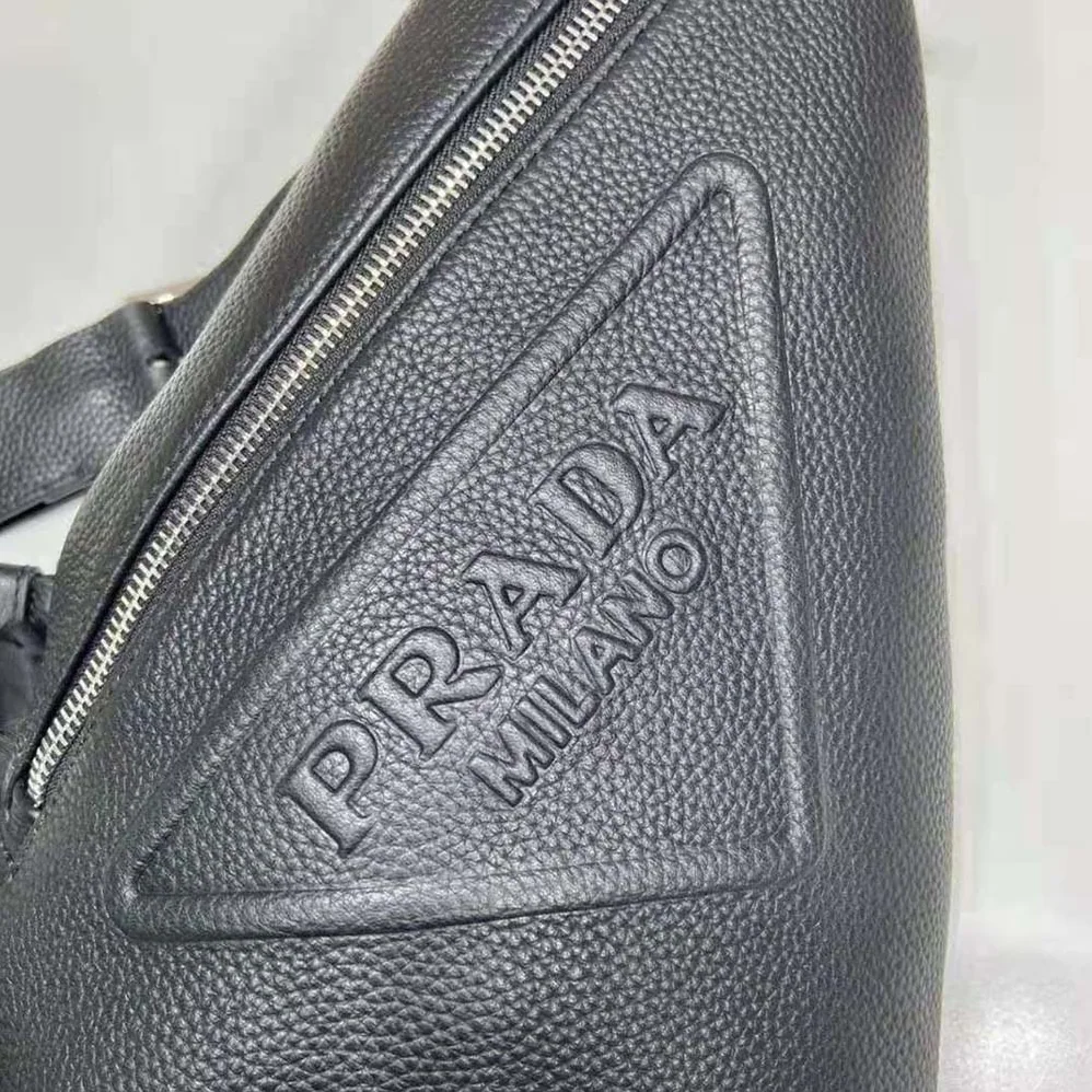 Prada Cross Leather Bag wite Logo-Print Re-Nylon lining for Men in Black Prada Cross Leather Bag wite Logo-Print Re-Nylon lining for Men in Black