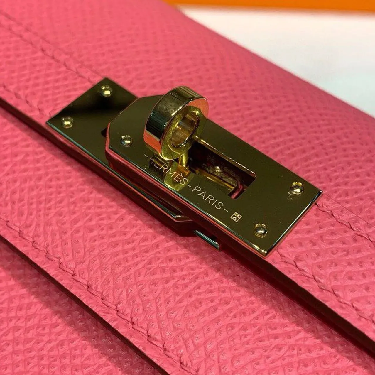 Hermes Kelly Wallet To Go Woc Pink With Gold Toned Hardware Bag / Hermes Kelly Wallet To Go Woc Pink With Gold Toned Hardware Bag /