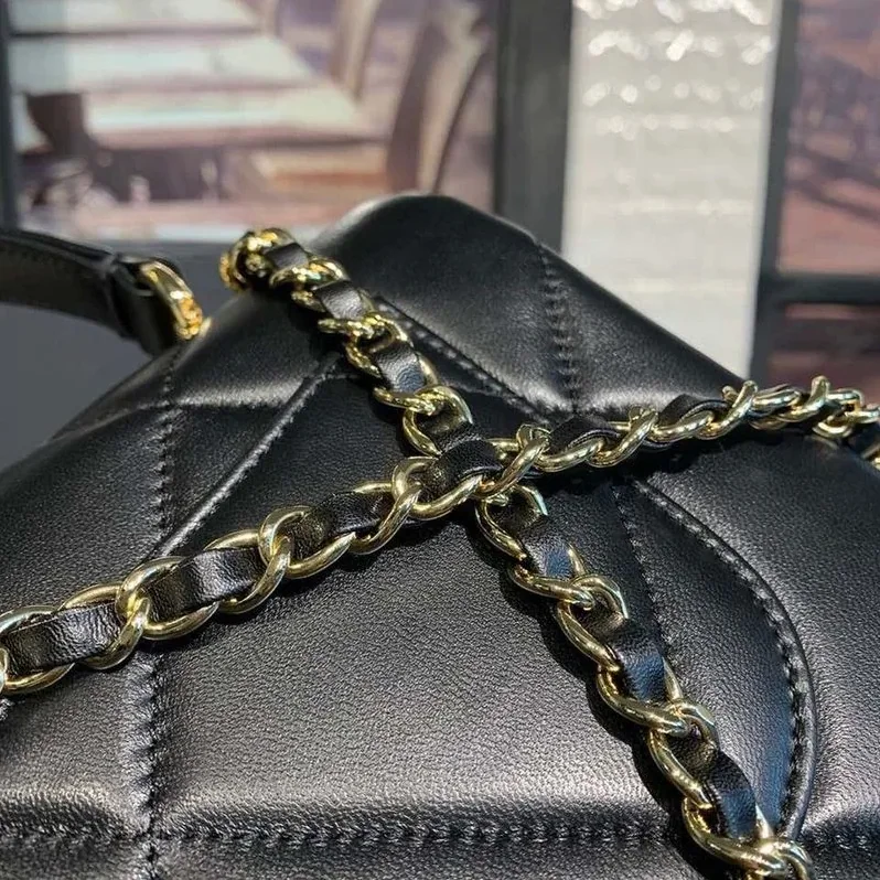 Chanel CC Shoulder Bag in Black Gold Hardware Chanel CC Shoulder Bag in Black Gold Hardware