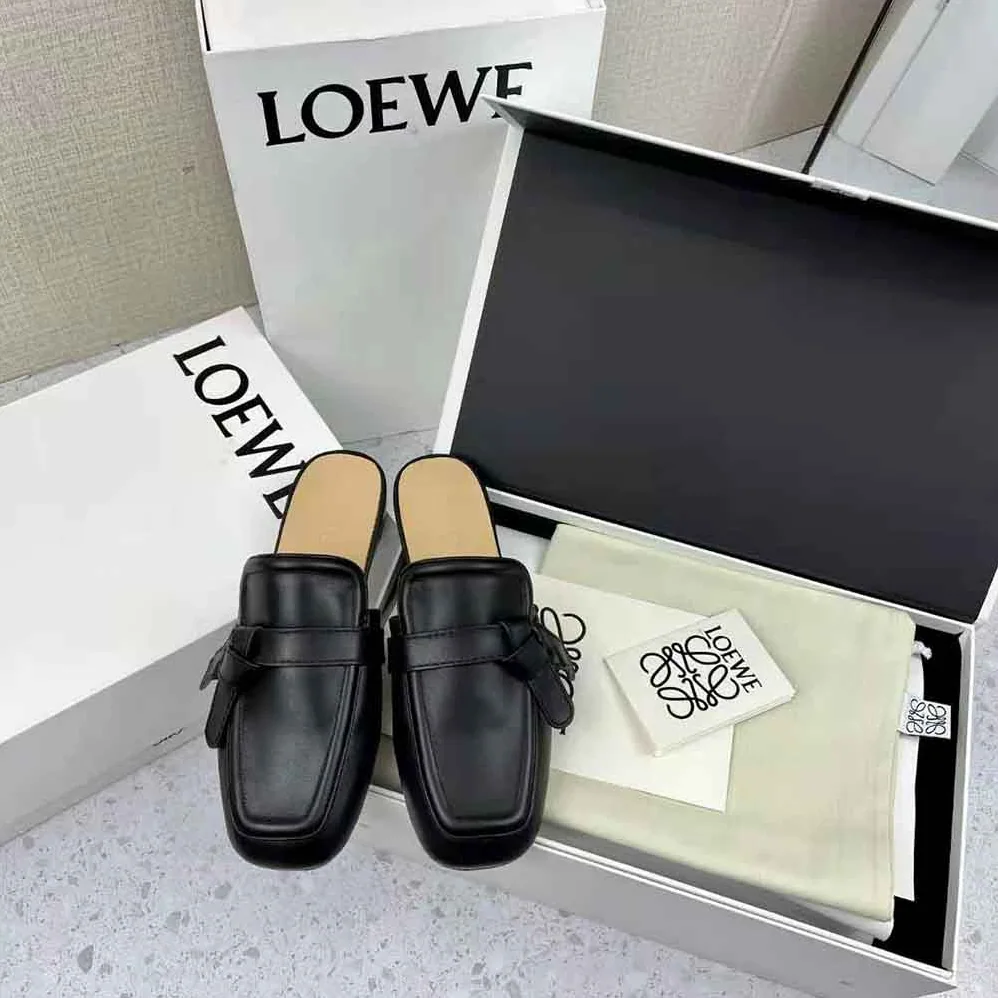 Loewe Gate Flat Mule in Calfskin for Women in Black Loewe Gate Flat Mule in Calfskin for Women in Black