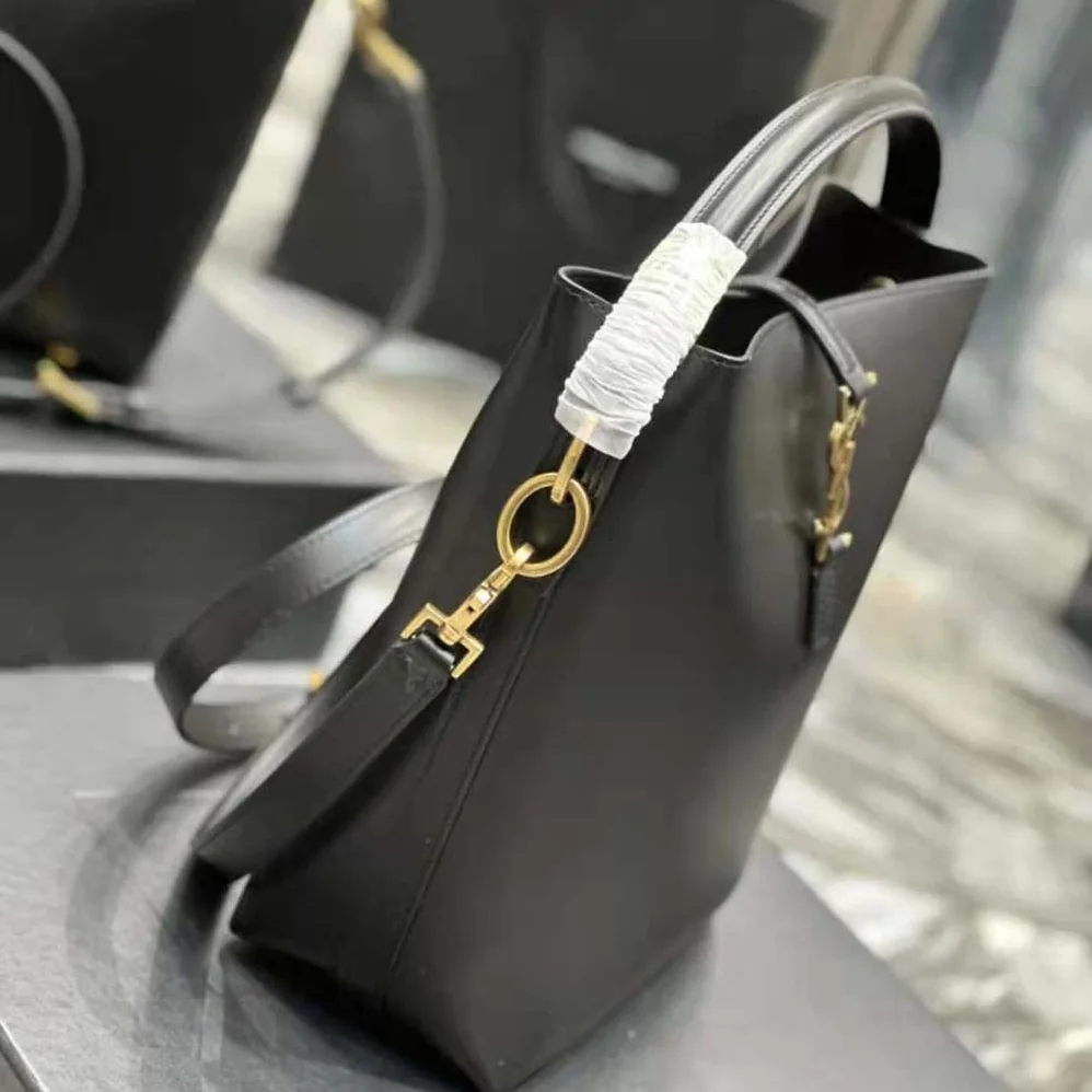 Saint Laurent YSL Le 37 in Shiny Leather for Women in Black