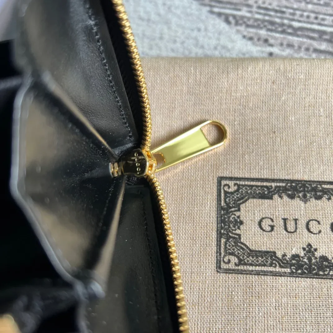 Gucci GG Matelassé Zip-Around Wallet Black UM8IG 1000 / Gucci GG Matelassé Zip-Around Wallet Black UM8IG 1000 /