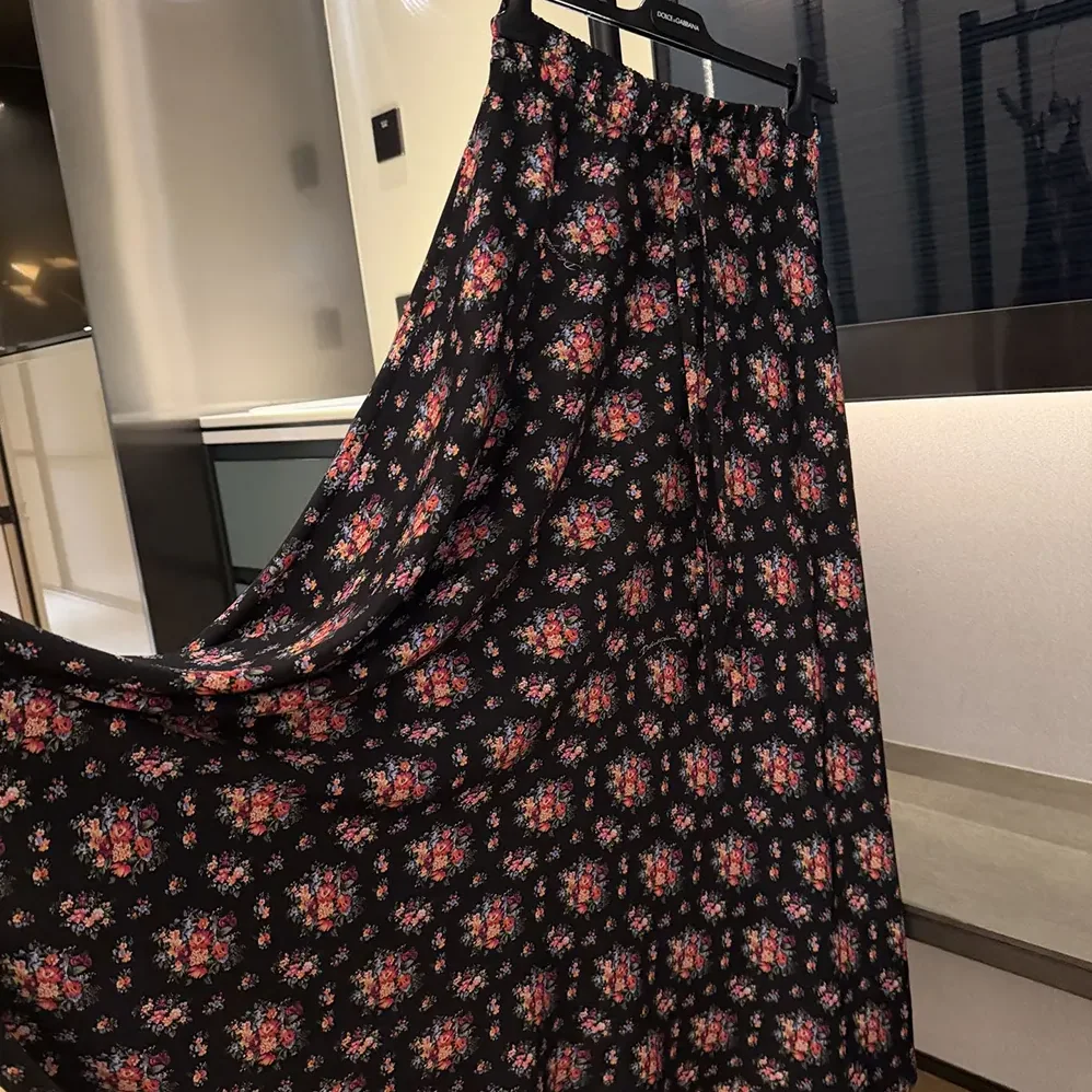 Dolce Gabbana D&G Floral for Women in Print Straight Skirt Dolce Gabbana D&G Floral for Women in Print Straight Skirt