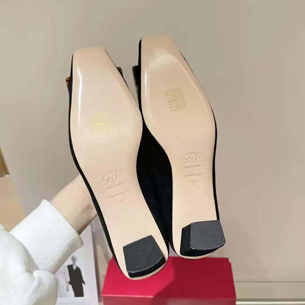 Roger Vivier Belle Vivier Turtle Buckle Pumps in Suede for Women