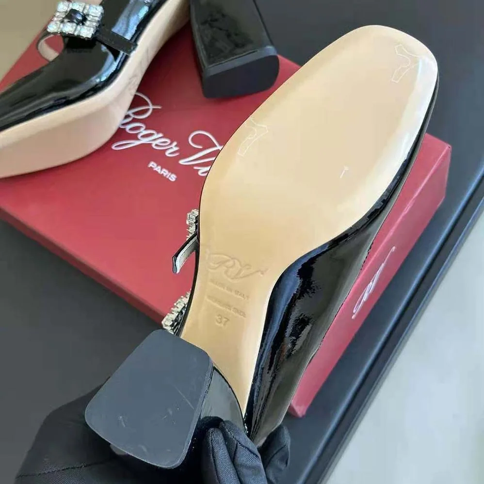 Roger Vivier Trés Vivier Strass Buckle Mini Babies Pumps in Patent Leather for Women Roger Vivier Trés Vivier Strass Buckle Mini Babies Pumps in Patent Leather for Women