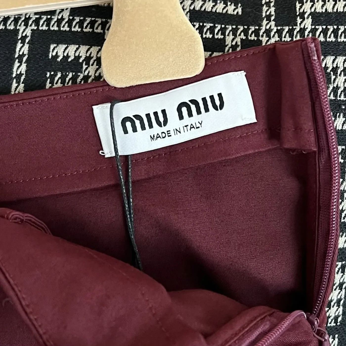 Miu Miu Technical Poplin Cargo Mini Skirt Bordeaux Miu Miu Technical Poplin Cargo Mini Skirt Bordeaux